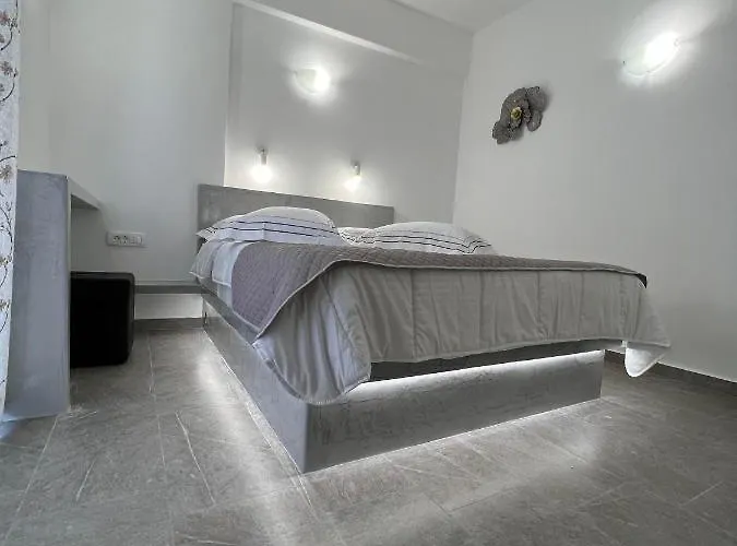 Petit Homme By Andreas *