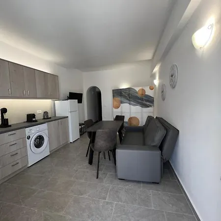 Petit Homme By Andreas ペリッサ