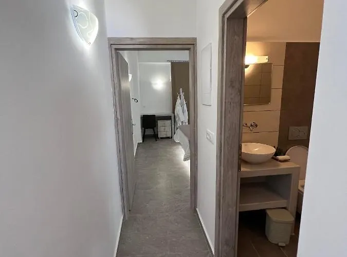 Petit Homme By Andreas *